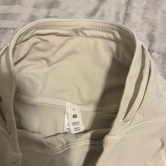 Lululemon size 4 - Picture 3 of 3
